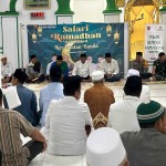 Safari Ramadhan di Banda, Bupati Malteng Serahkan Beasiswa dan Bantuan Keagamaan