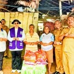 Hadir dan Mendengar, Ketua Pembina Posyandu SBB Salurkan Bantuan dan Tinjau RTLH di Lumoli