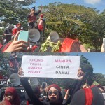 Ratusan Warga dan Mahasiswa Manipa Geruduk Polda Maluku