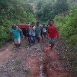 Tanpa Jalan, Empat Kilometer Perjuangan: Warga Lohia Sapalewa Mengantar Jenazah di Lereng Taniwel